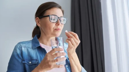 Doktor dao recept za dug život: Ovaj vitamin svi treba da piju posle 50. godine