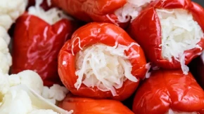 Paprike punjene kupusom su najbolja zimnica: Recept koji se generacijama prenosi