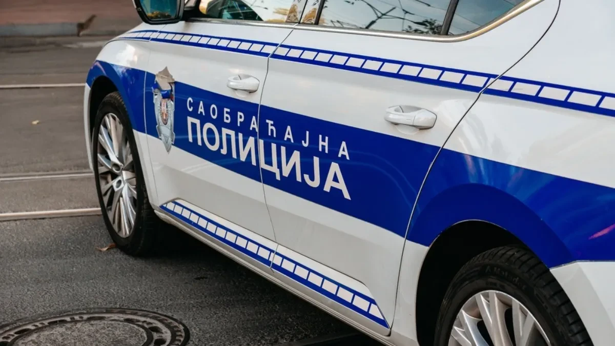 Težak udes između Siriga i Zmajeva: Automobil smrskan u sudaru s kamionom, prve fotografije (FOTO)