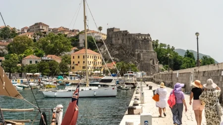 Crna Gora povukla veliki potez - od 1. novembra vize za Ruse, Turke i Beloruse