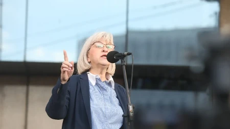 "Sumljivo" lice Mirjana Nikolić: Od Teherana do kraha u TV duelu, put kojim se ređe ide