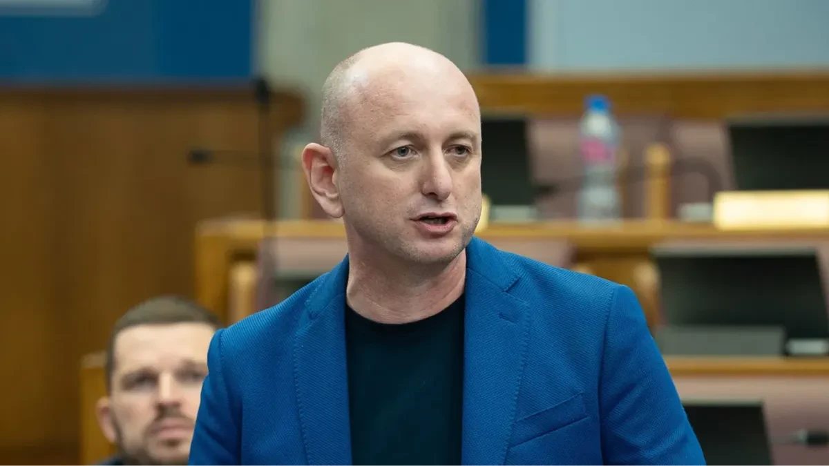 Knežević dočekan ovacijama u Beogradu: „Očekivao sam minotaure i kentaure, a naišao na pravu srpsku gospodu“