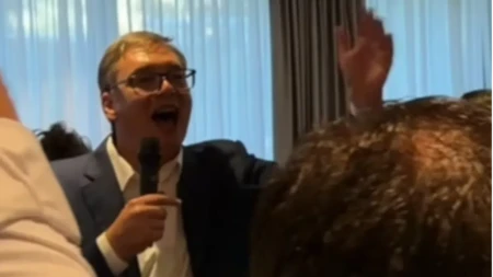 Vučić kakvog do sada niste videli: Predsednik otpevao "A sad adio" na kraju mandata (VIDEO)