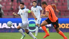 Srbija - Holandija: Gosti vode na poluvremenu