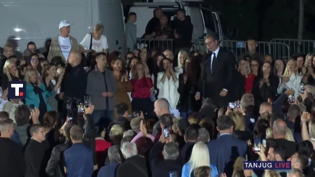 Vučić se obraća ispred Predsedništva! Vučić : Verno, časno i pošteno sam služio Srbiji u dva mandata (VIDEO)
