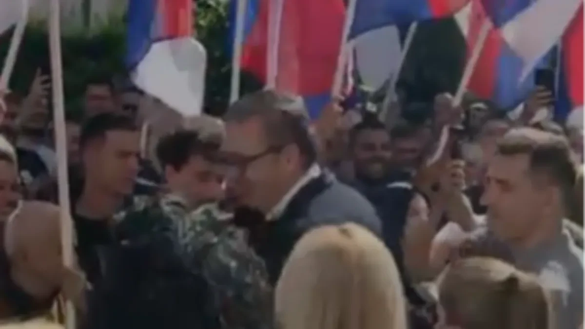 Vučić krenuo u borbu za Srbiju! Ogroman broj ljudi ga dočekao aplauzom u Požarevcu! (VIDEO)