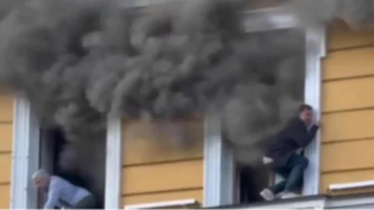 Ljudi se popeli na prozore, oko njih kulja dim! Dramatični snimci iz Kijeva nakon ruskog napada!
