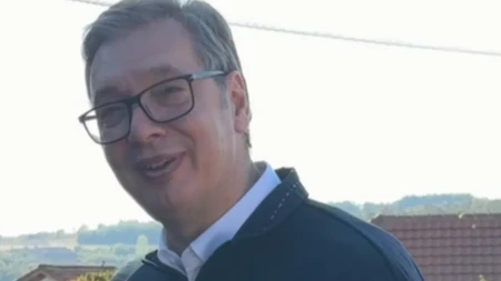 Vučić krenuo u borbu za Srbiju! Došao u posetu porodici Strainović, razgovara sa narodom (VIDEO)