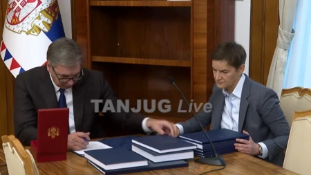 Vučić predaje funkciju Ani Brnabić