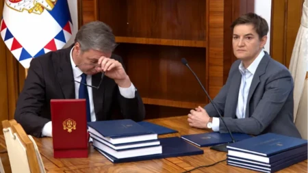 Vučić predao funkciju Ani Brnabić: On od danas kreće u odlučnu borbu za očuvanje Srbije!