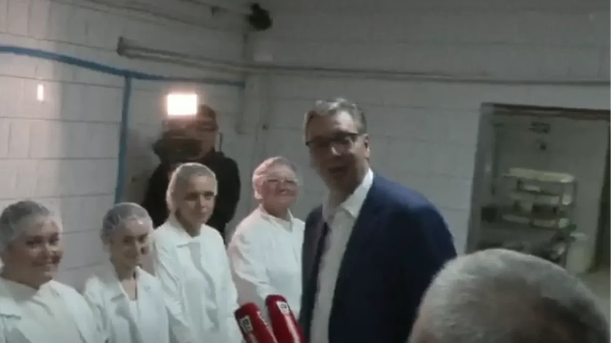 Vučić nastavlja bitku za Srbiju! Narod ga dočekao aplauzom u Podgorcu, kamiondžije ga pozdravljaju, ljudi prilaze da ga zagrle