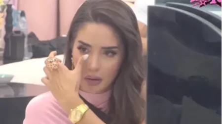 "Bila je k**va!": Anđela Đuričić grcala u suzama zbog Carevih reči, stavili je na stub srama