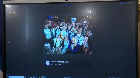 Pogledajte divljanje zbora Bežanijska kosa ispred kuće Aleksandra Šapića (VIDEO)