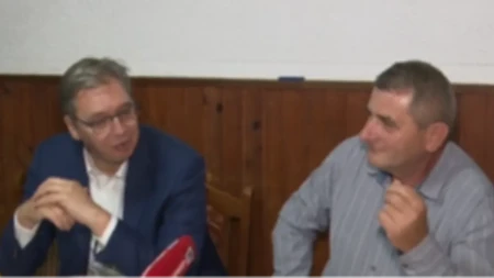 Vučić u kući gde će noćiti: „Primio me drugi iz vojske gore u kršu! Će naučim vlaški!“