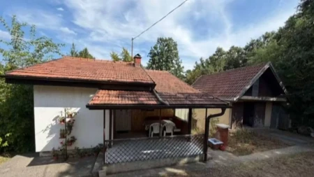 Kuća kod Barajeva za 78.000 evra: Uz 88 kvadrata ide čak 35 ari placa, voćnjak i prostor za radionicu