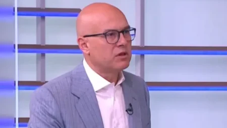 "Srdanović navijao dok su udarali ženu u lice" Vučević šokiran blokaderskim nasiljem u Novom Sadu!