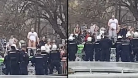 Blokader skinuo gaće ispred Skupštine: Ovo blokaderi nude Srbiji? (FOTO)