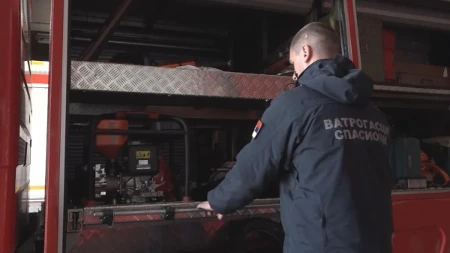 Drama u centru Zemuna: Požar zahvatio objekat, vatrogasci na terenu