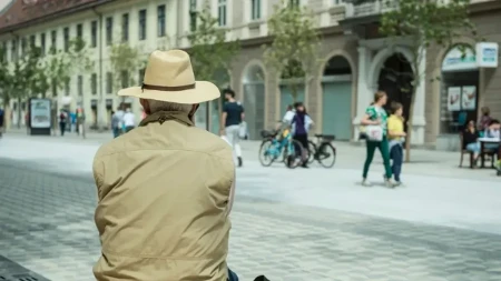 Zašto stariji češće osećaju hladnoću, čak i kada drugima nije hladno?