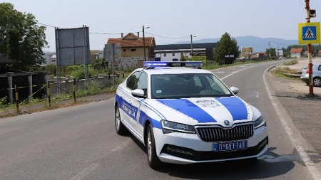Teška saobraćajka kod Melenaca: Kamioni prevrnuti na njivi