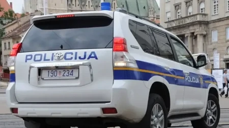  Zločin iz mržnje! U Dubrovniku, maskirani palicama razbijali automobil, pa brutalno tukli Srbe