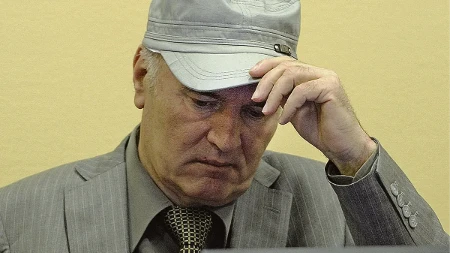 „Telo generala uskoro stiže u Srbiju“ Darko Mladić krenuo iz Haga sa ćerkom i očevim pratiocima