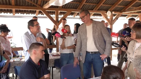 „Ako je do para, to ćemo da pomognemo“ Vučić najavio tim i obnovu kuće za obolele od multiple skleroze