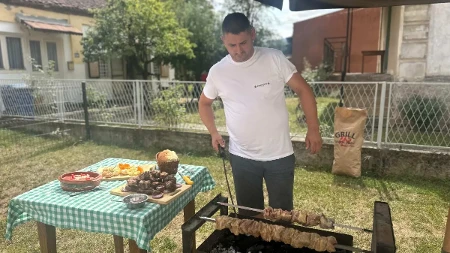 Hajdučki ćevap koji „nosi“ ceo dan: Jovo iz Kotraže otkriva tajnu čuvenog dragačevskog specijaliteta