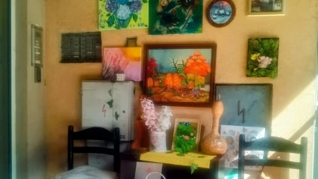 Najlepši ulaz u Beogradu krije se na Karaburmi: Stanari ga pretvorili u galeriju i komšijsku dnevnu sobu