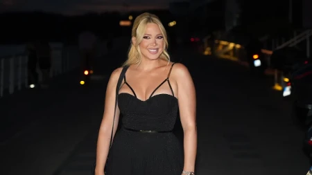 Sve je stalo kad se pojavila: Milica Todorović u haljini sa šlicem do kuka, duboki dekolte pomutio razum (FOTO)