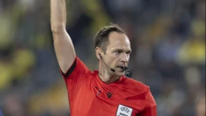 Srđan Jovanović sudi meč između fudbalera Mađarske i Gruzije u Ligi nacija