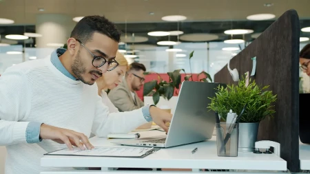 Rad od kuće sve ređi u srpskom IT-u: Udeo remote oglasa pao sa 40 na 26 odsto