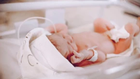 Mislila je da ulazi u menopauzu, a bila je trudna 33 nedelje: Posle lečenja raka rodila je ćerku u 42. godini
