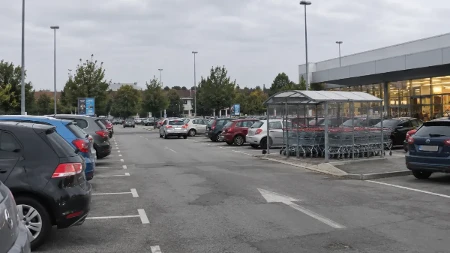 Najčudnija krađa u istoriji: Evo šta su lopovi uradili sa autom na parkingu, vlasnik kola ne veruje svojim očima