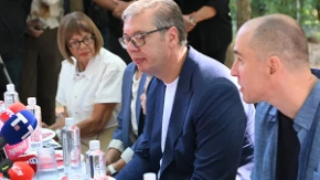 "Brat i ja do moje 12, njegove 10, kao pas i mačka" Vučić sa porodicom Ćupić: Neki su pokušali da nam razore i podele porodice, ovo što imate je najveće blago
