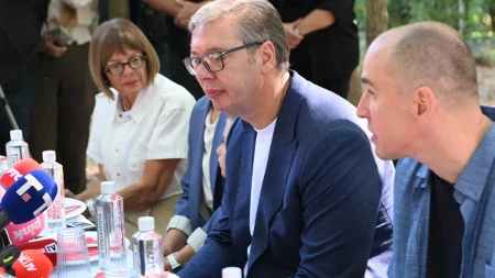 "Brat i ja do moje 12, njegove 10, kao pas i mačka" Vučić sa porodicom Ćupić: Neki su pokušali da nam razore i podele porodice, ovo što imate je najveće blago
