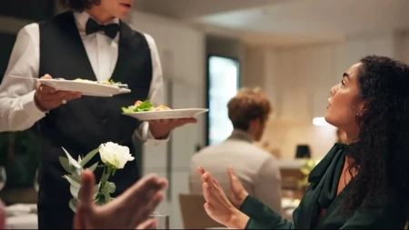 Hrvati isterali Mađare iz restorana zbog porudžbine - hteli su samo palačinke, konobar pobesneo