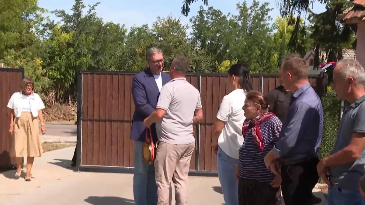  Vučić obilazi poljoprivredno gazdinstvo Stanković u Bagremovu  (FOTO/VIDEO)