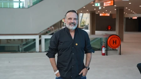 Toni Cetinski stigao na sud: Pevač na optuženičkoj klupi zbog lažnih kovid potvrda