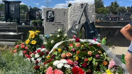 Dve godine od smrti Bore Čorbe: Od porodice ni traga, samo prijatelji došli na pomen
