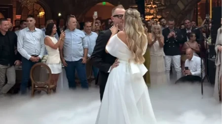 Oženio se naš muzičar, na svadbi pevala Aleksandra Radović, a mlada oduševila izborom venčanice (FOTO)