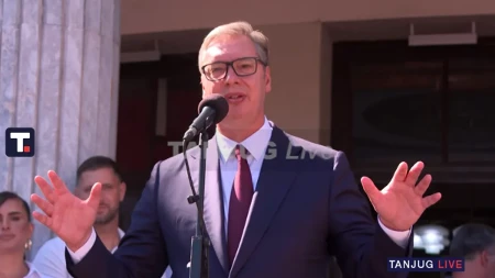 Prededsenik Vučić se obraća narodu u Nišu: "Ja prošao ovamo, kažu ima ih 50... i za njih smo gradili i radili" (VIDEO)