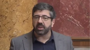 Lazović "gasi" samo po Skupštini (VIDEO)