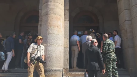 „Kad Ratko uđe u bukvare, bićemo slobodan narod“: Generalov oproštaj podigao salu na noge