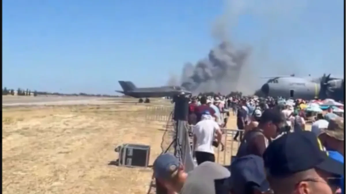 „Sudbina pilota nije poznata“: Grčki borbeni avion pao pred publikom, buknuo veliki požar (VIDEO)