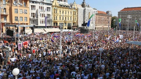 Hrvati izašli na ulice! Nepregledna masa preplavila Zagreb, ori se glavni trg