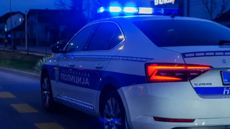 Odvezao druga, ali se kući nije vratio: Detalji tragedije kod Mladenovca, tinejdžer proslavio 18. rođendan pa se zakucao u stub i poginuo