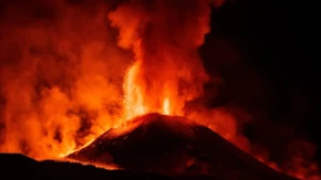 Vulkan je eruptirao, situacija je dramatična: 150.000 putnika zaglavljeno na aerodromima
