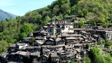 Selo u Italiji u kom je vreme stalo: Nema nijedan put, a do njega vodi samo 1.400 stepenika - evo kako izgleda život u njemu