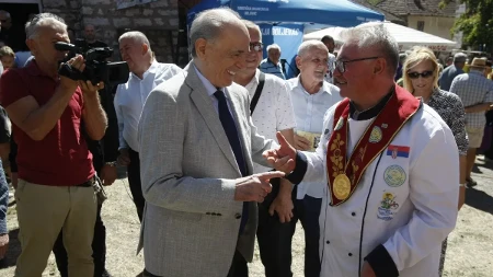 Krkobabić otvorio Miholjske susrete: Hiljade ljudi stigle u Krivi Vir, više od 50 izlagača iz cele Srbije